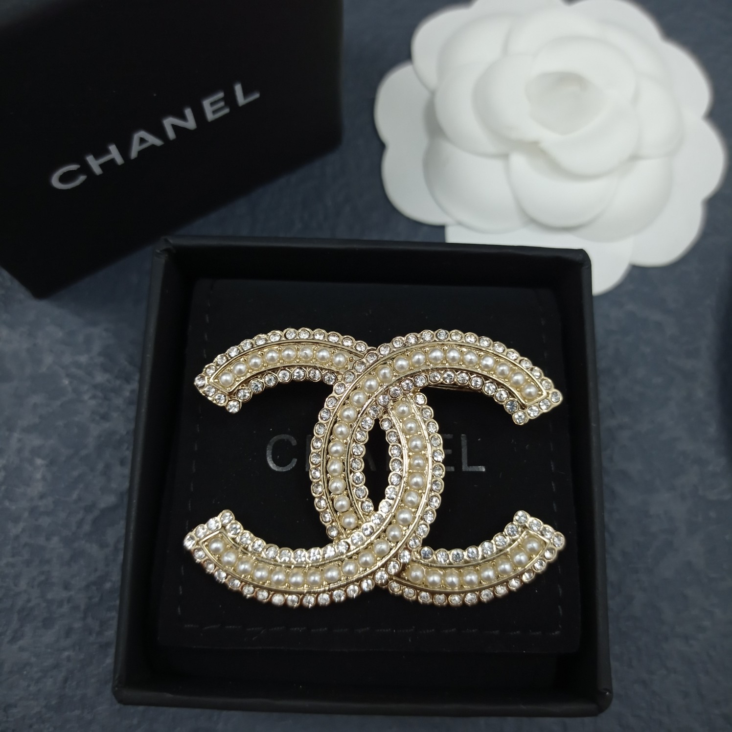 Chanel Brooch Pearl Inlaid