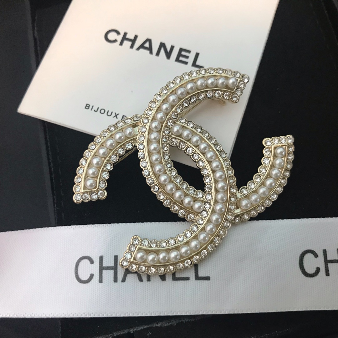 Chanel Brooch Pearl Inlaid
