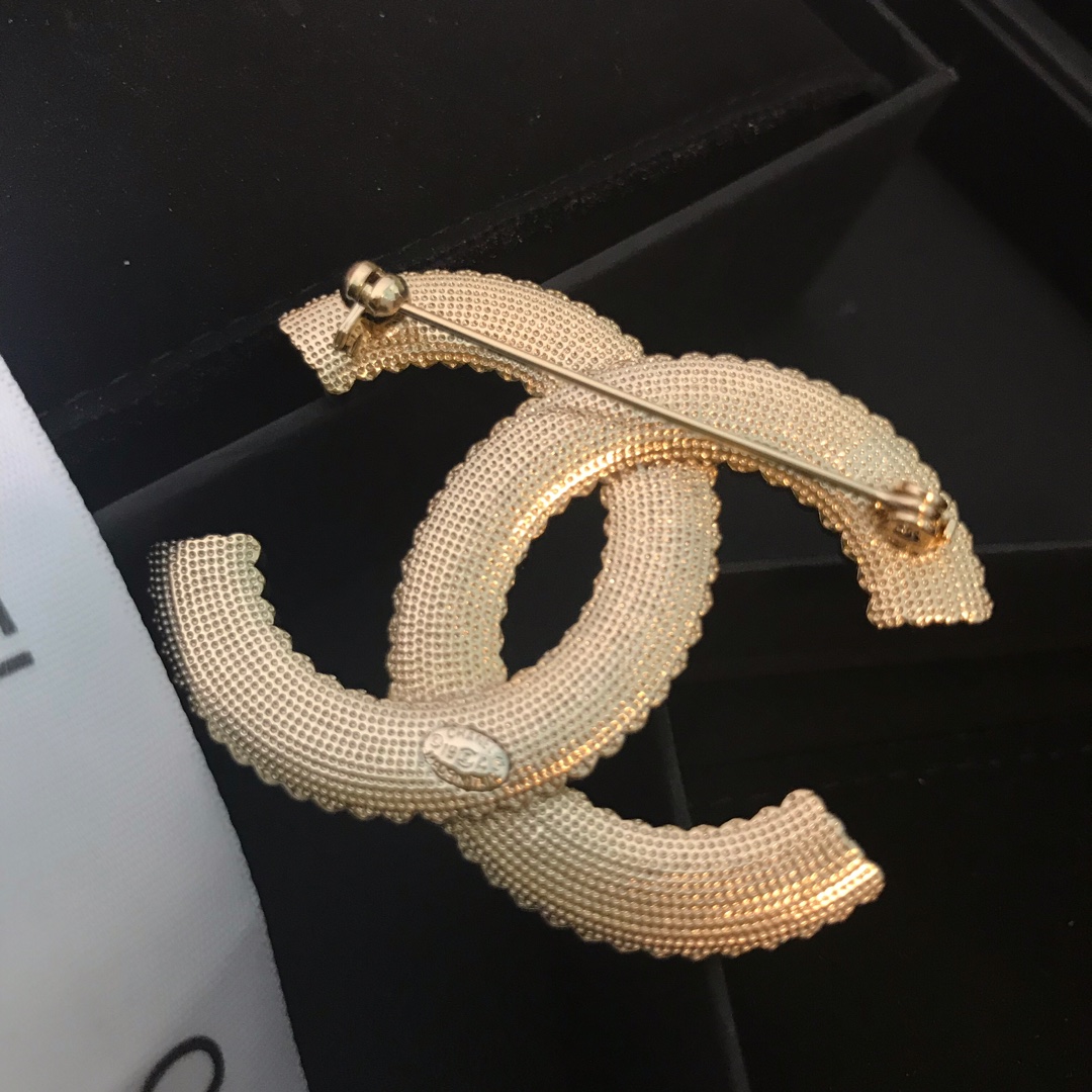 Chanel Brooch Pearl Inlaid