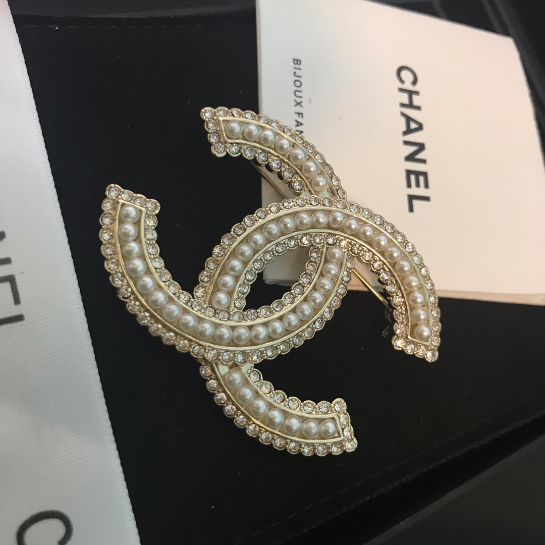 Chanel Brooch Pearl Inlaid