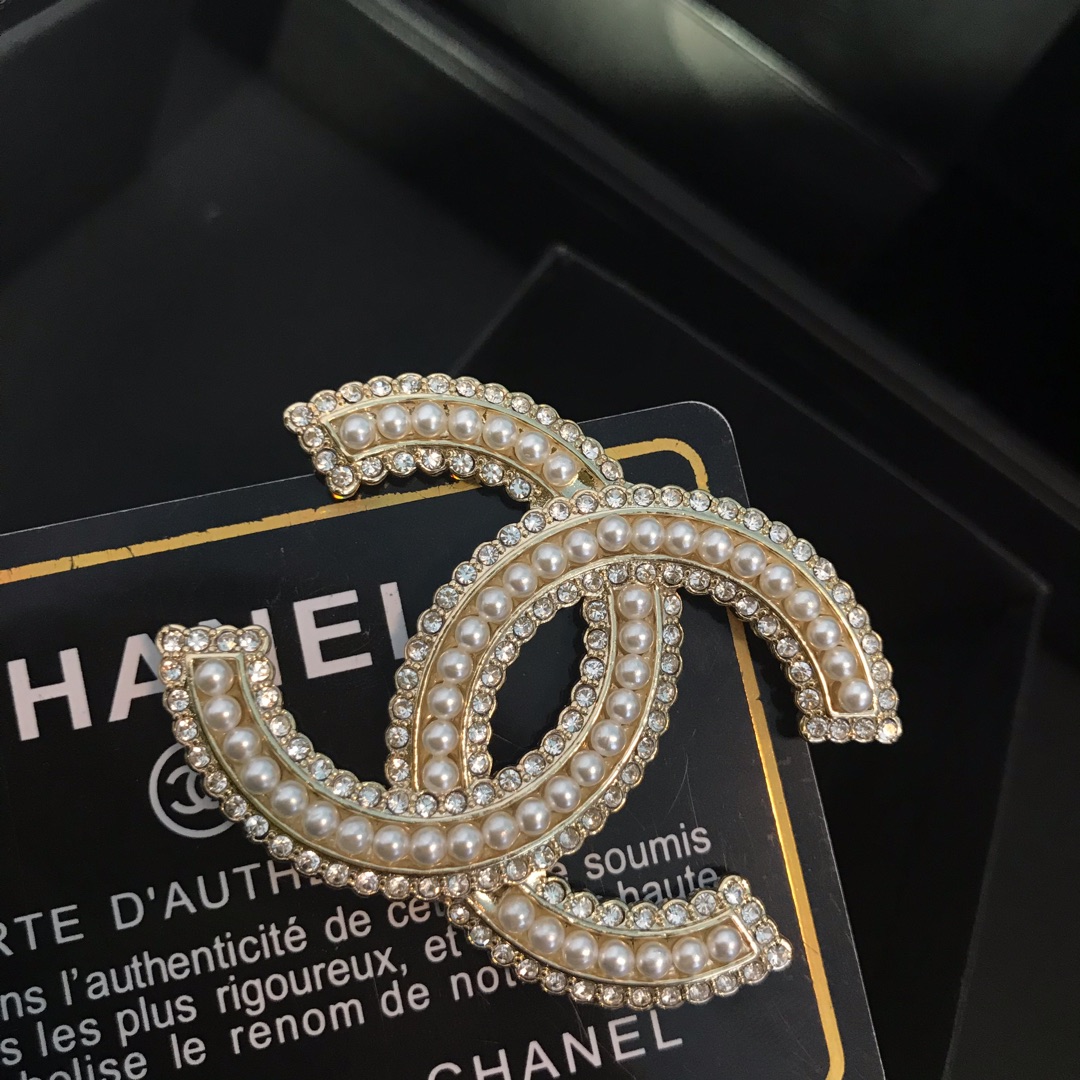 Chanel Brooch Pearl Inlaid
