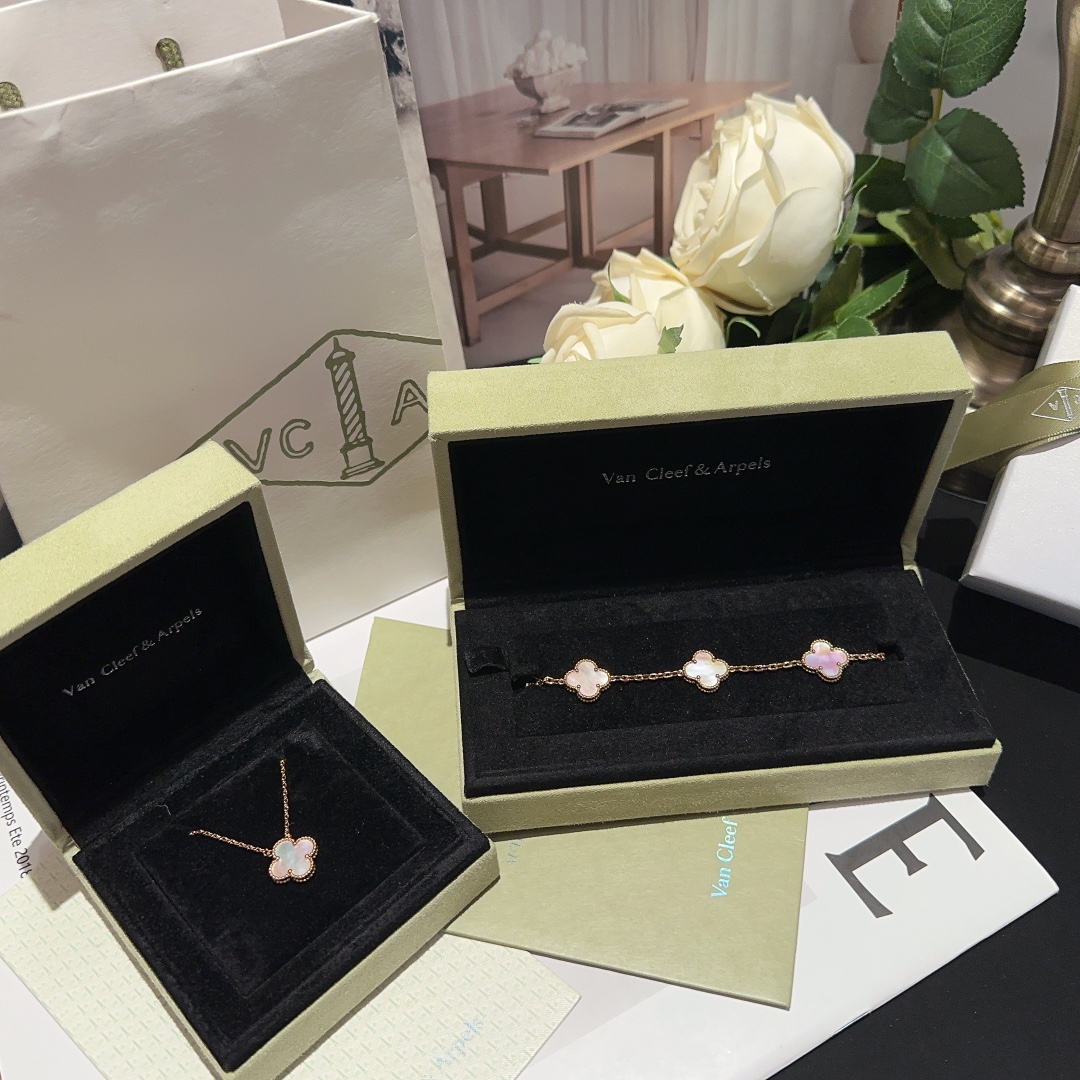 Van Cleef Arpels Necklace