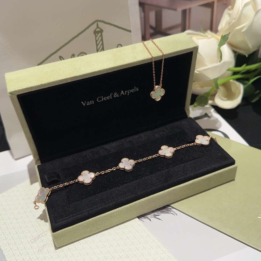 Van Cleef Arpels Necklace