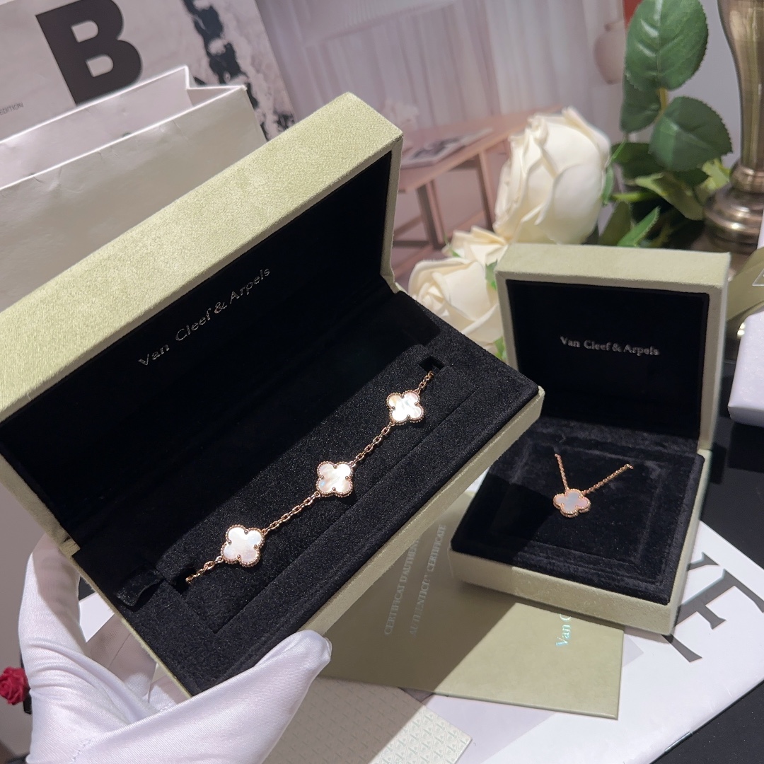 Van Cleef Arpels Necklace