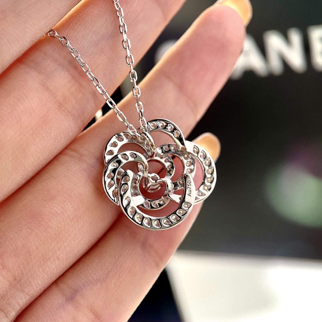 Chanel Necklace Inlaid L