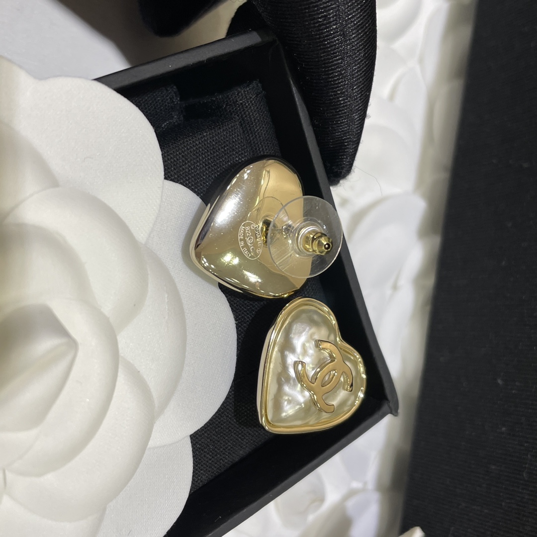 Chanel Earrings Pearl Gold