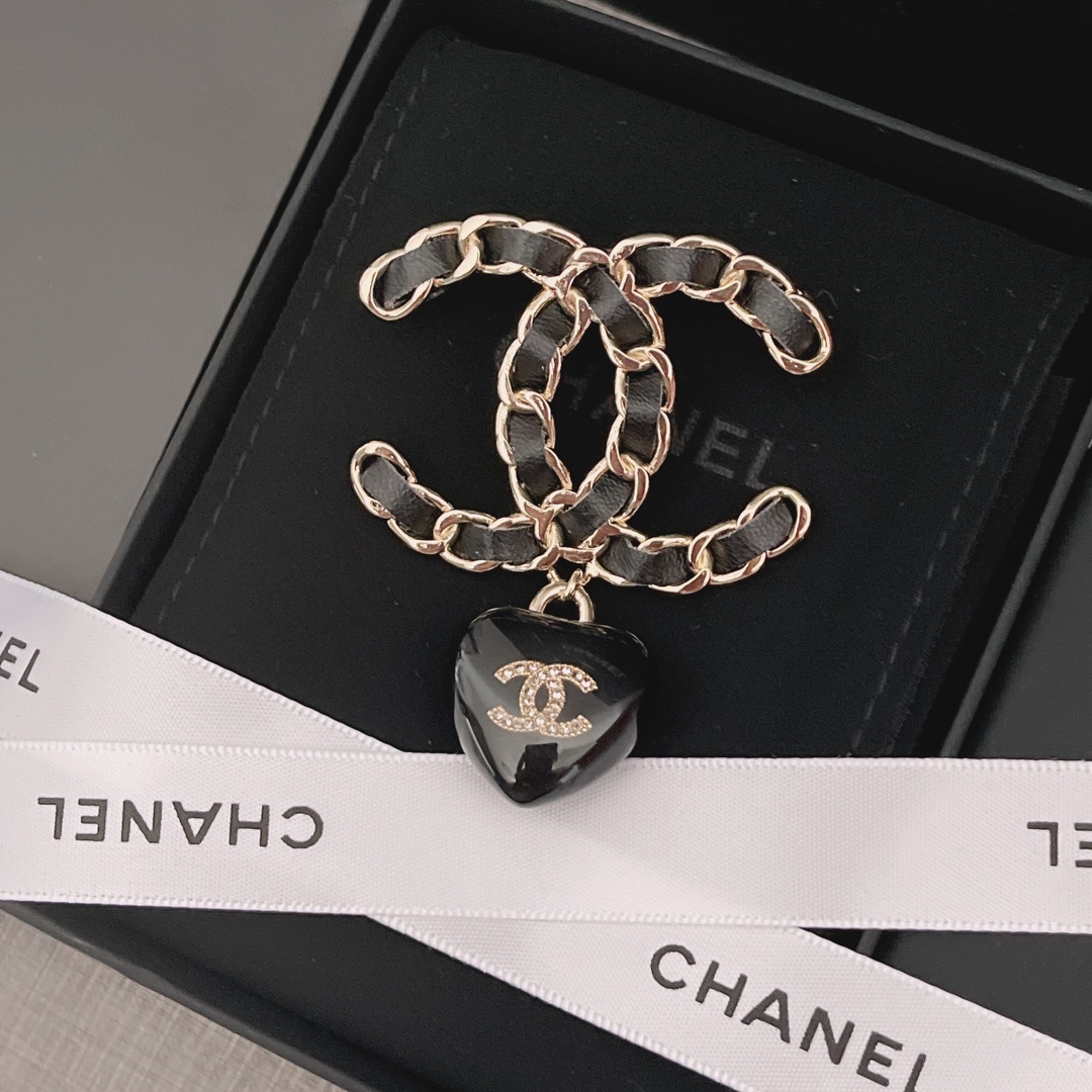 Chanel Brooch L