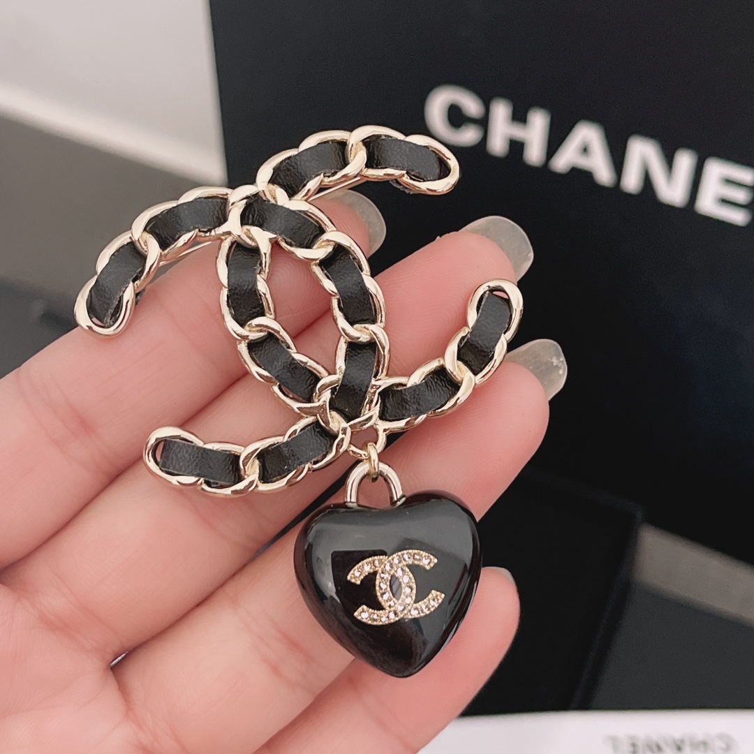 Chanel Brooch L