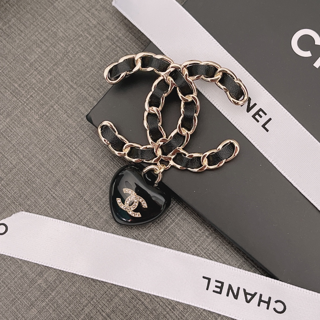 Chanel Brooch L