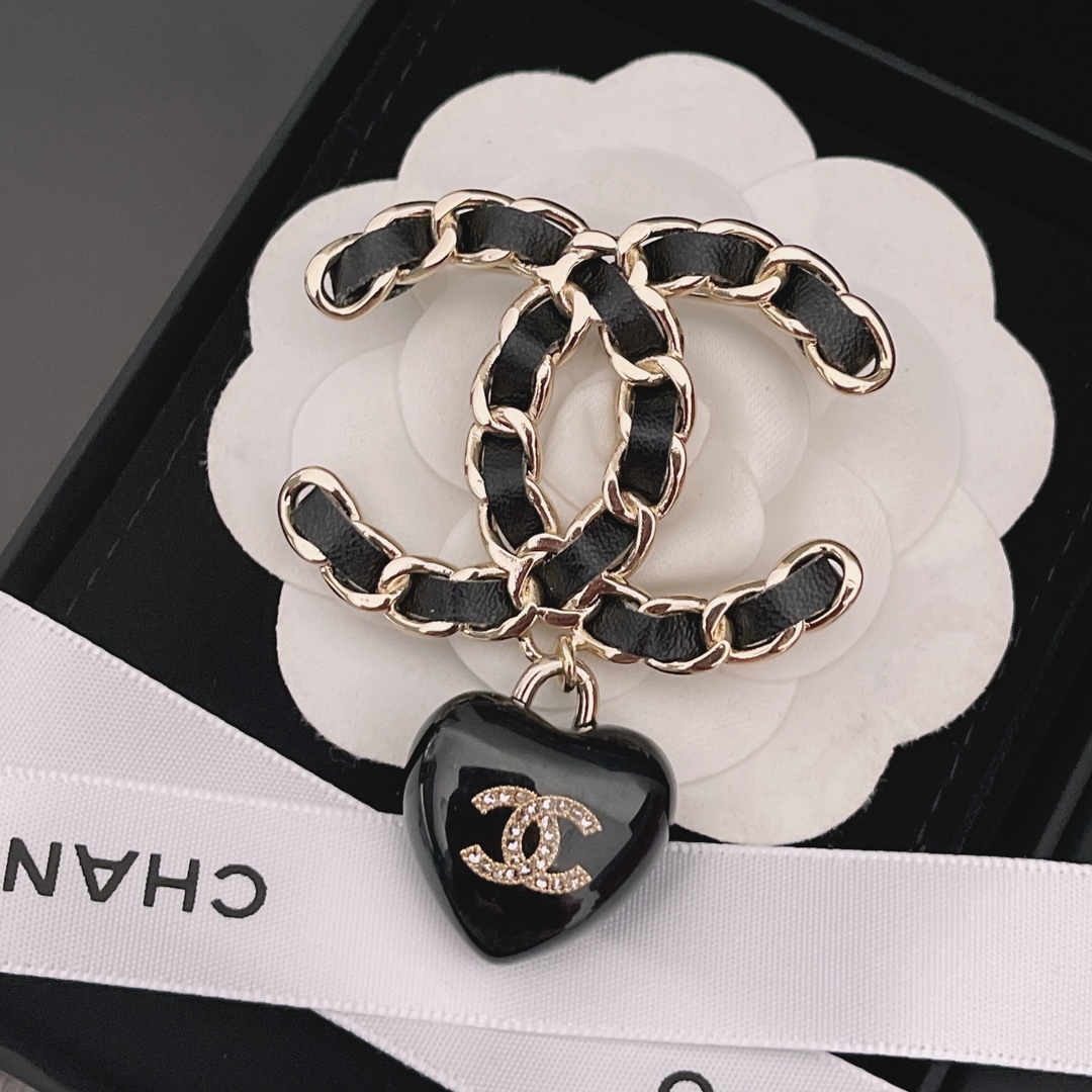 Chanel Brooch L