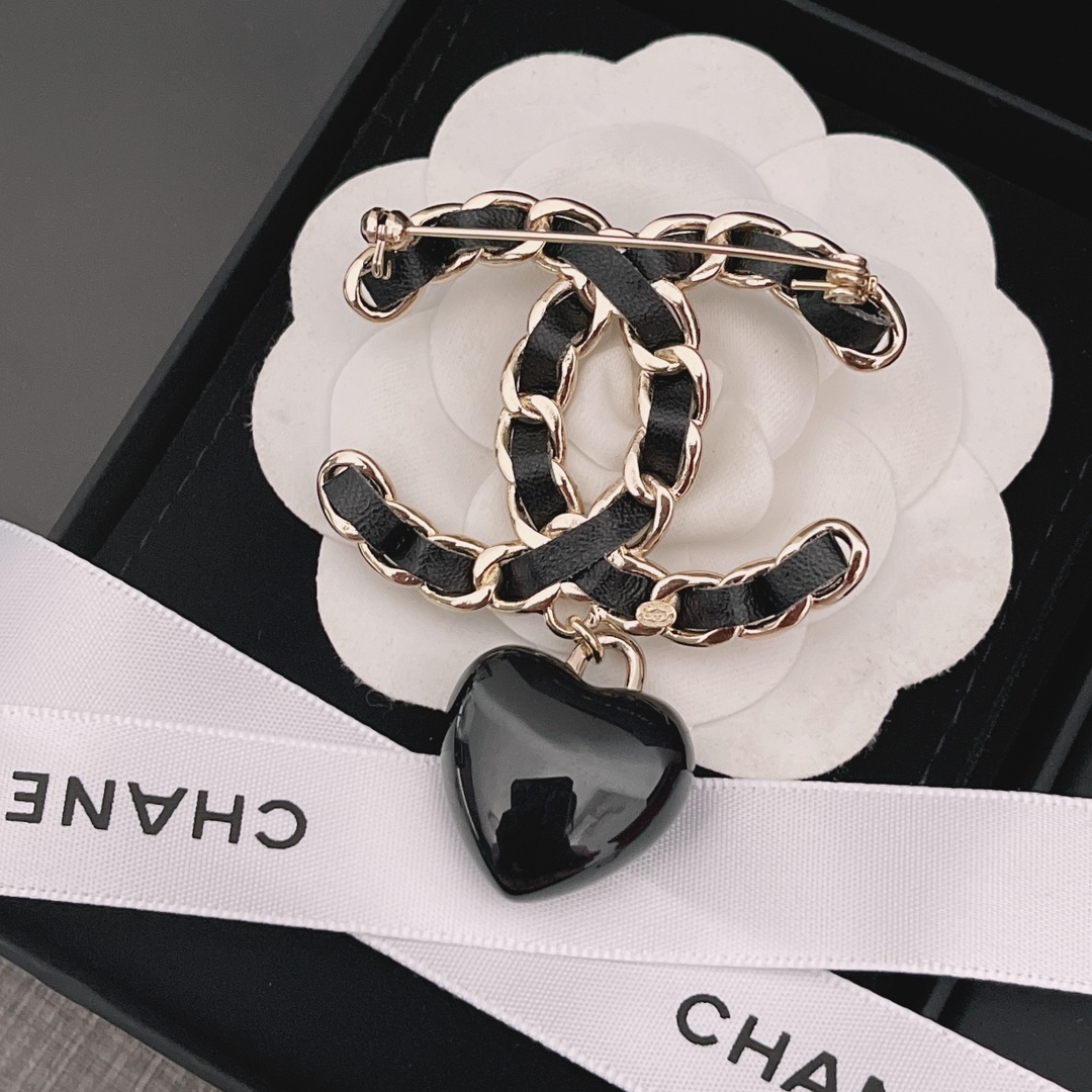 Chanel Brooch L