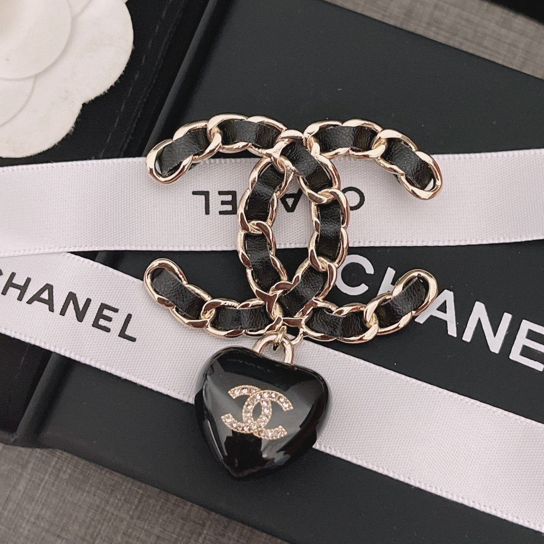 Chanel Brooch L