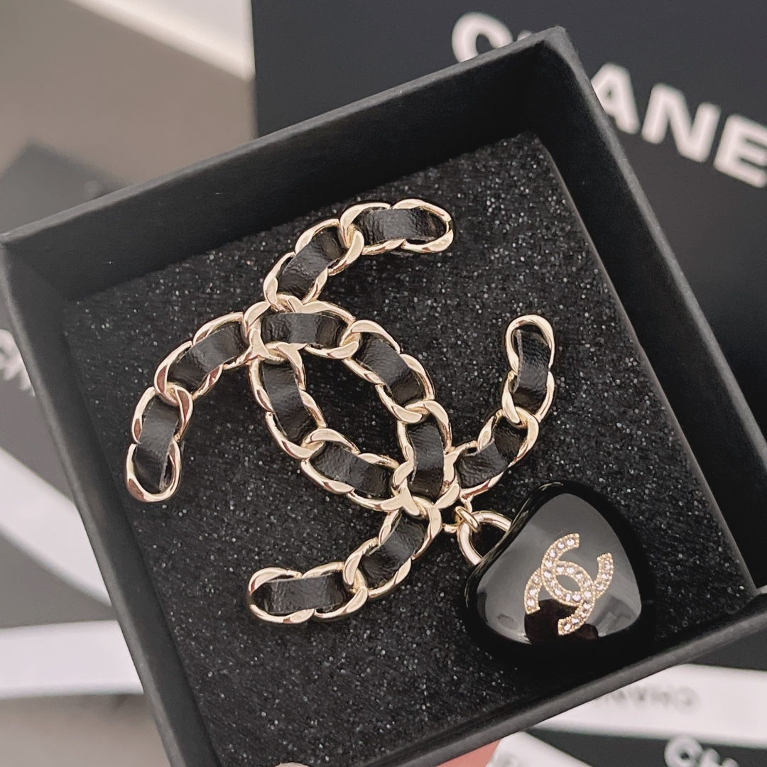 Chanel Brooch L