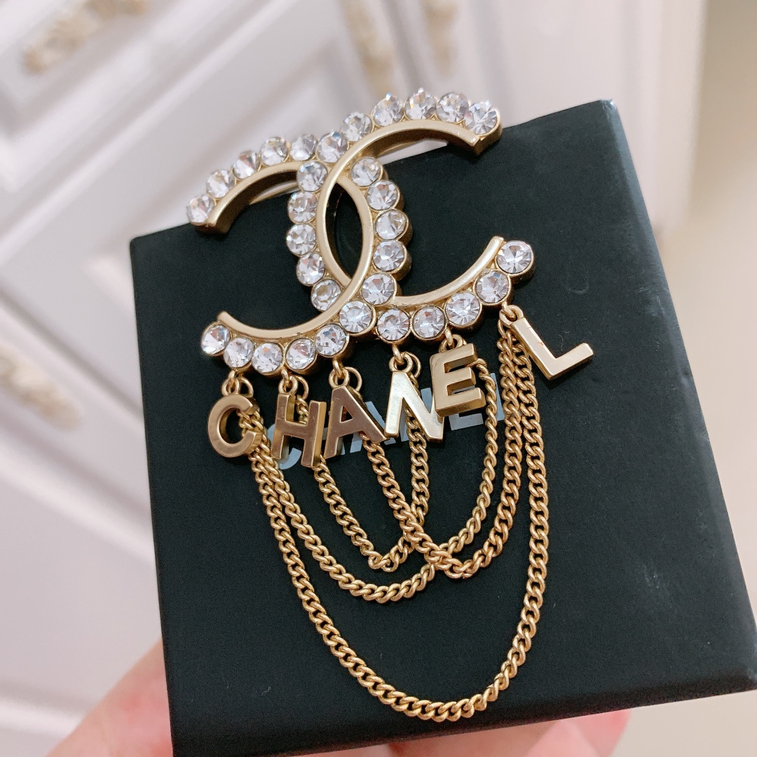 Chanel Brooch Pearl