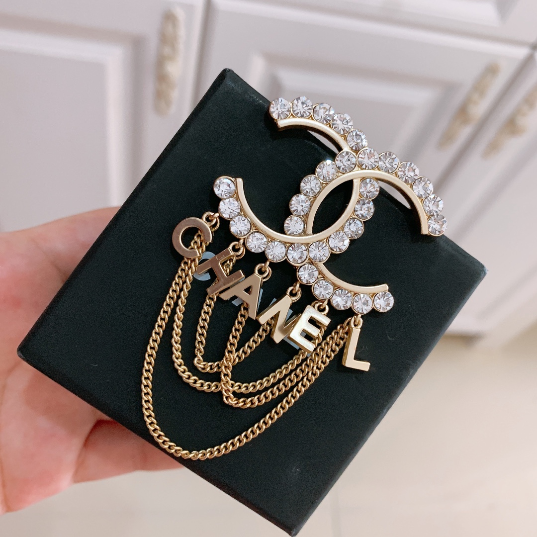 Chanel Brooch Pearl
