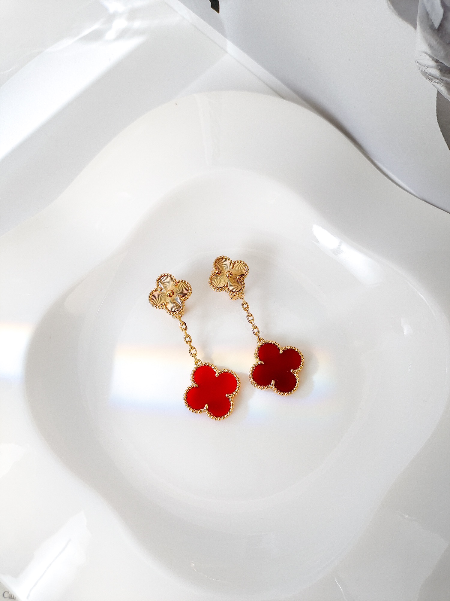 Van Cleef Arpels Earrings White