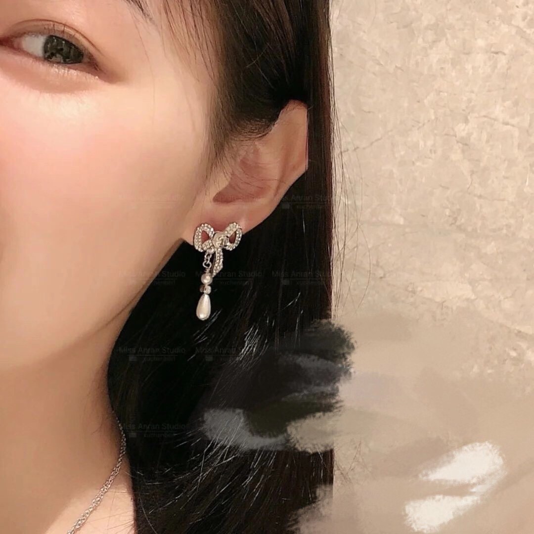 Chanel Earrings Gold