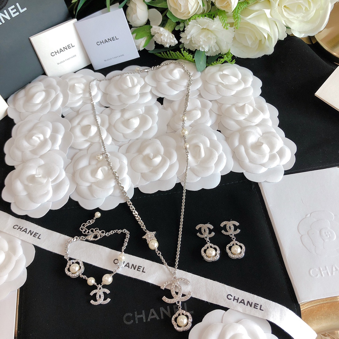 Chanel Basic Jewelry S-l-m