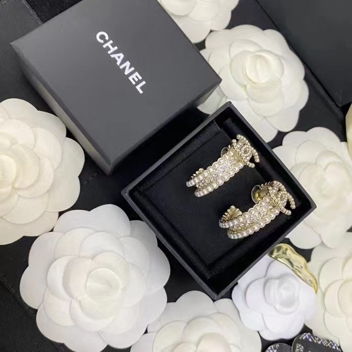 Chanel Earrings Pearl