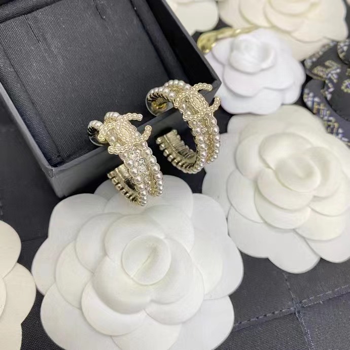 Chanel Earrings Pearl