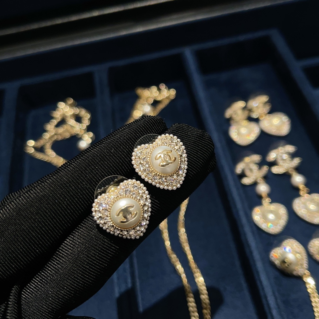 Chanel Basic Jewelry Pearl