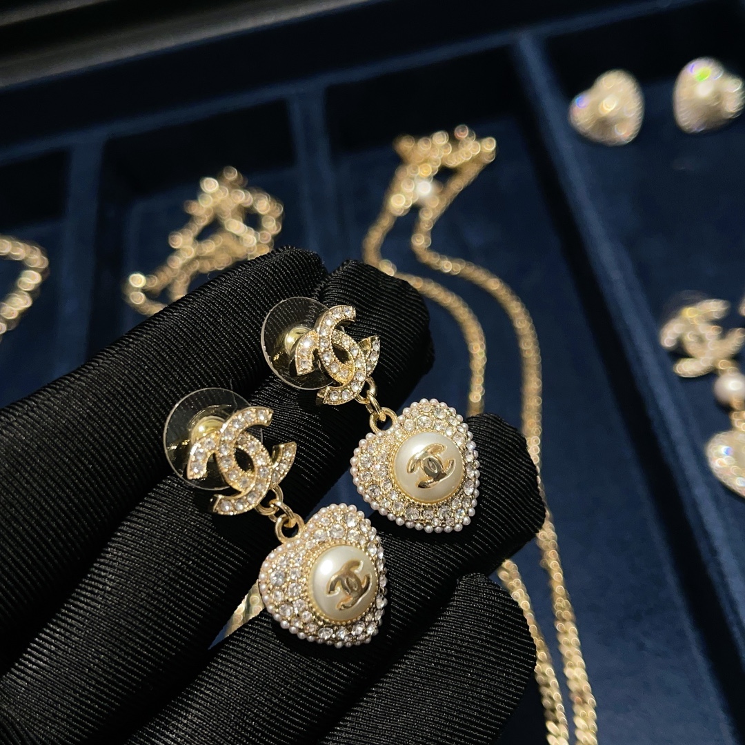 Chanel Basic Jewelry Pearl