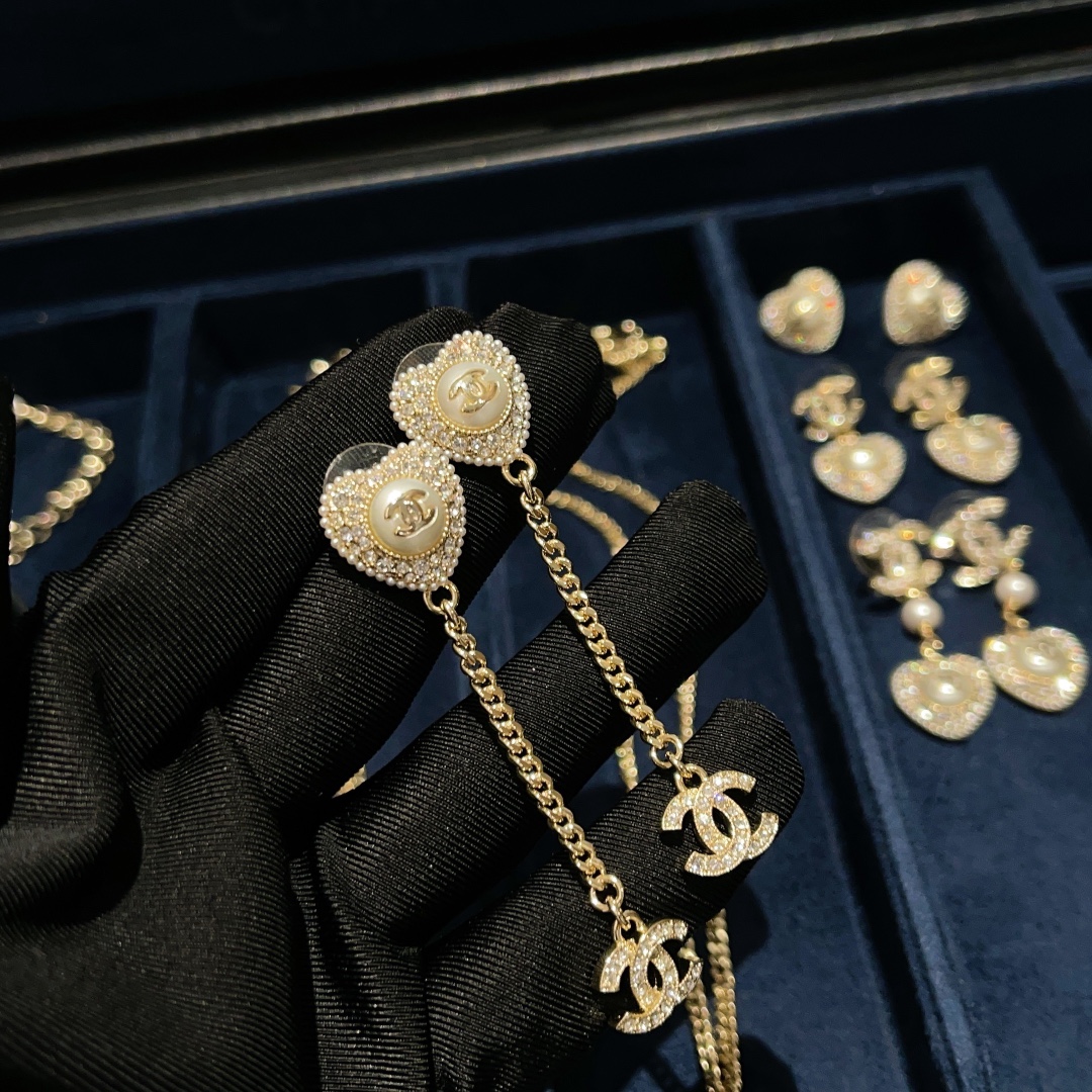 Chanel Basic Jewelry Pearl