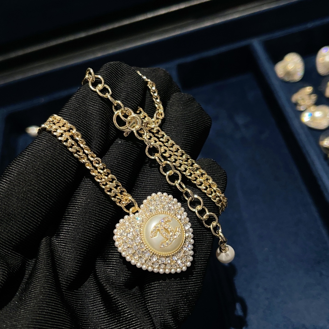Chanel Basic Jewelry Pearl