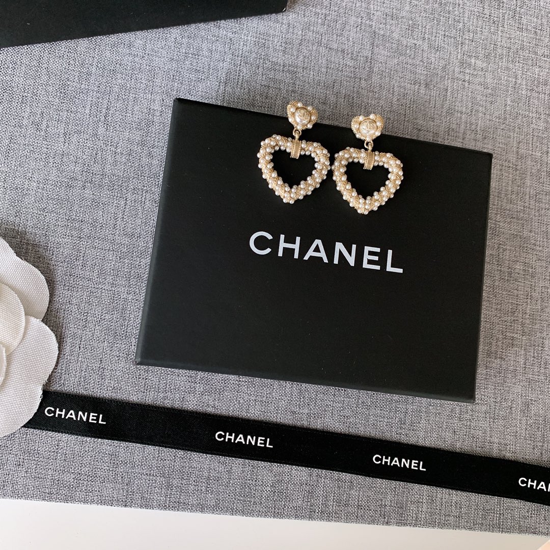 Chanel Basic Jewelry Pearl Inlaid