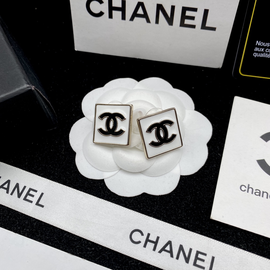 Chanel Earrings L