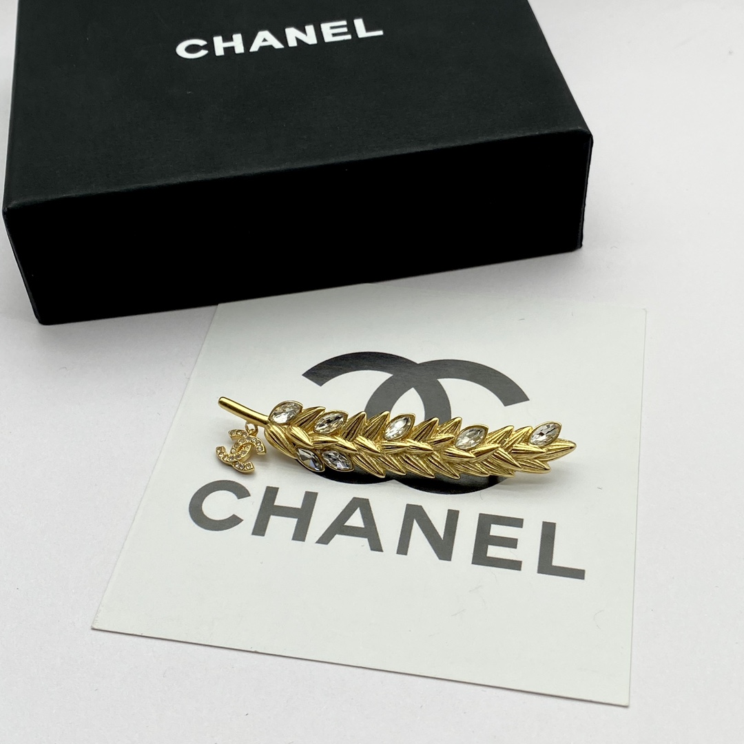 Chanel Brooch L