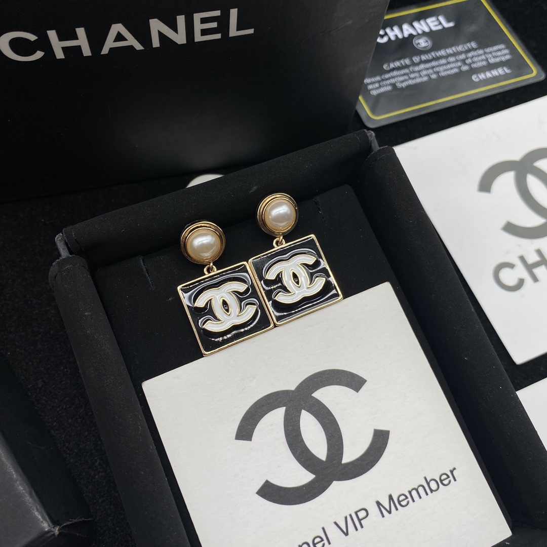 Chanel Earrings L