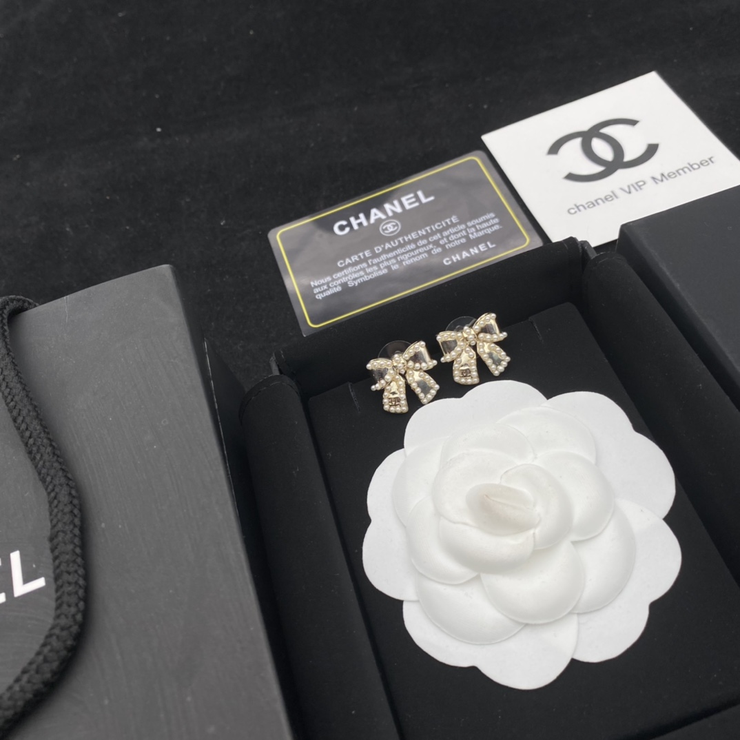 Chanel Earrings Pearl