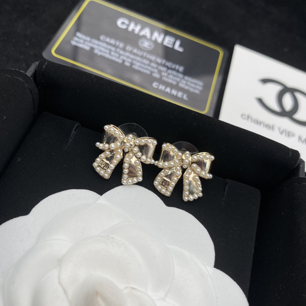 Chanel Earrings Pearl