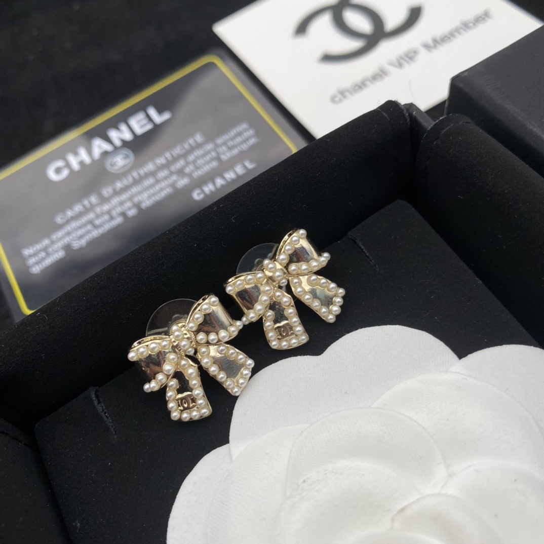 Chanel Earrings Pearl