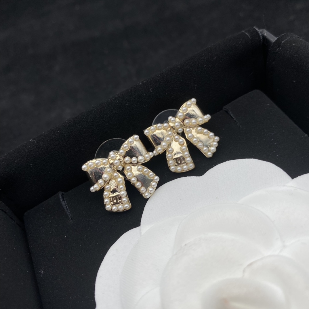 Chanel Earrings Pearl
