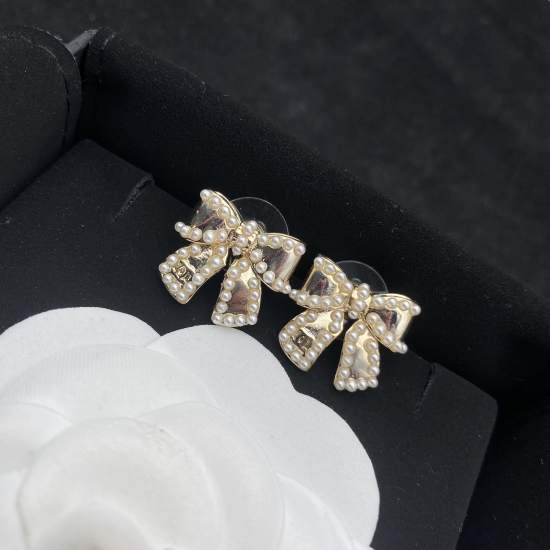 Chanel Earrings Pearl