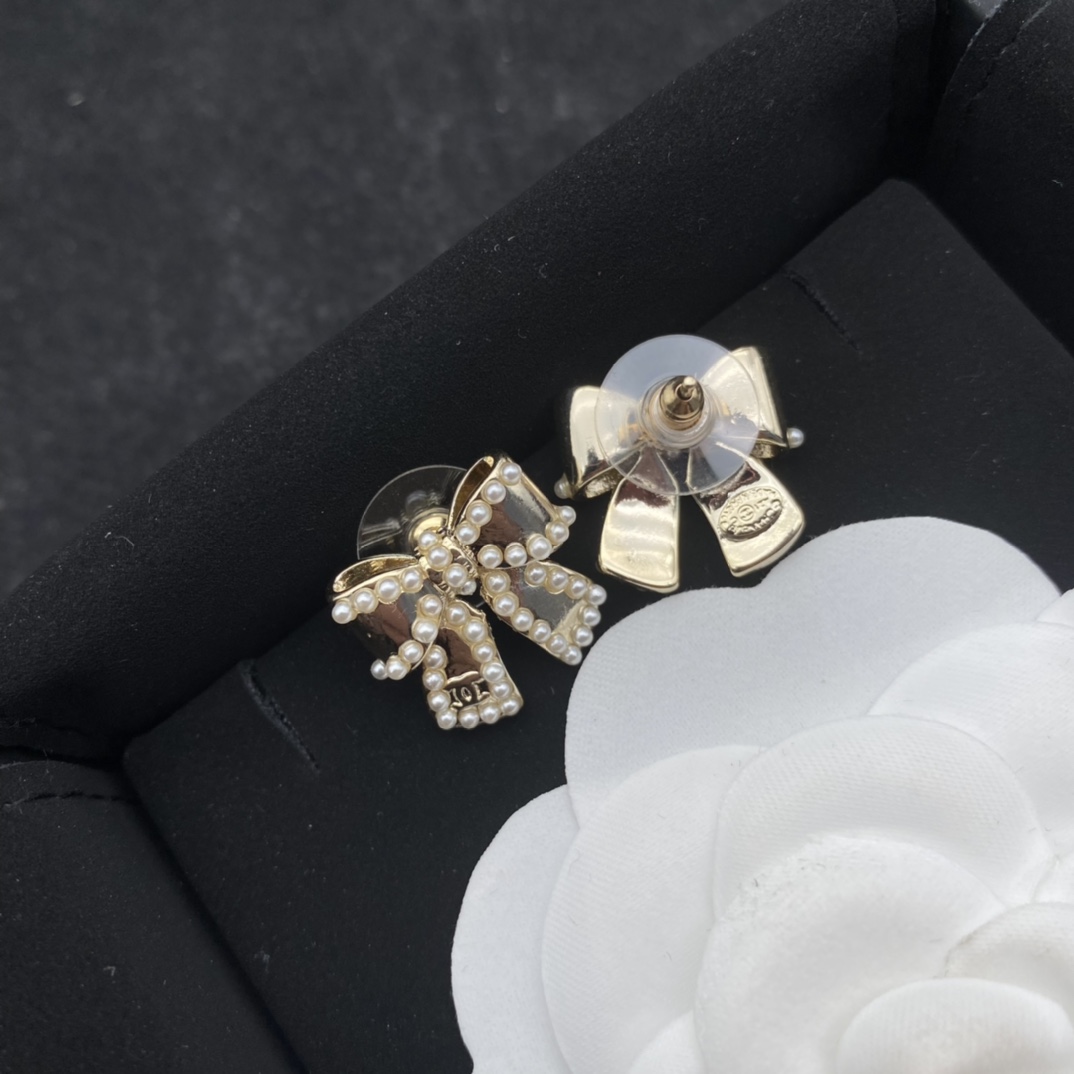 Chanel Earrings Pearl