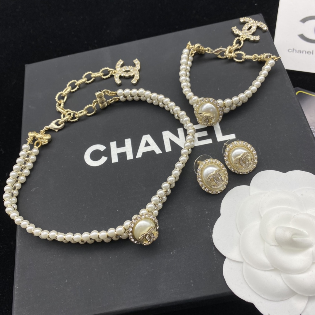 Chanel Basic Jewelry Pearl