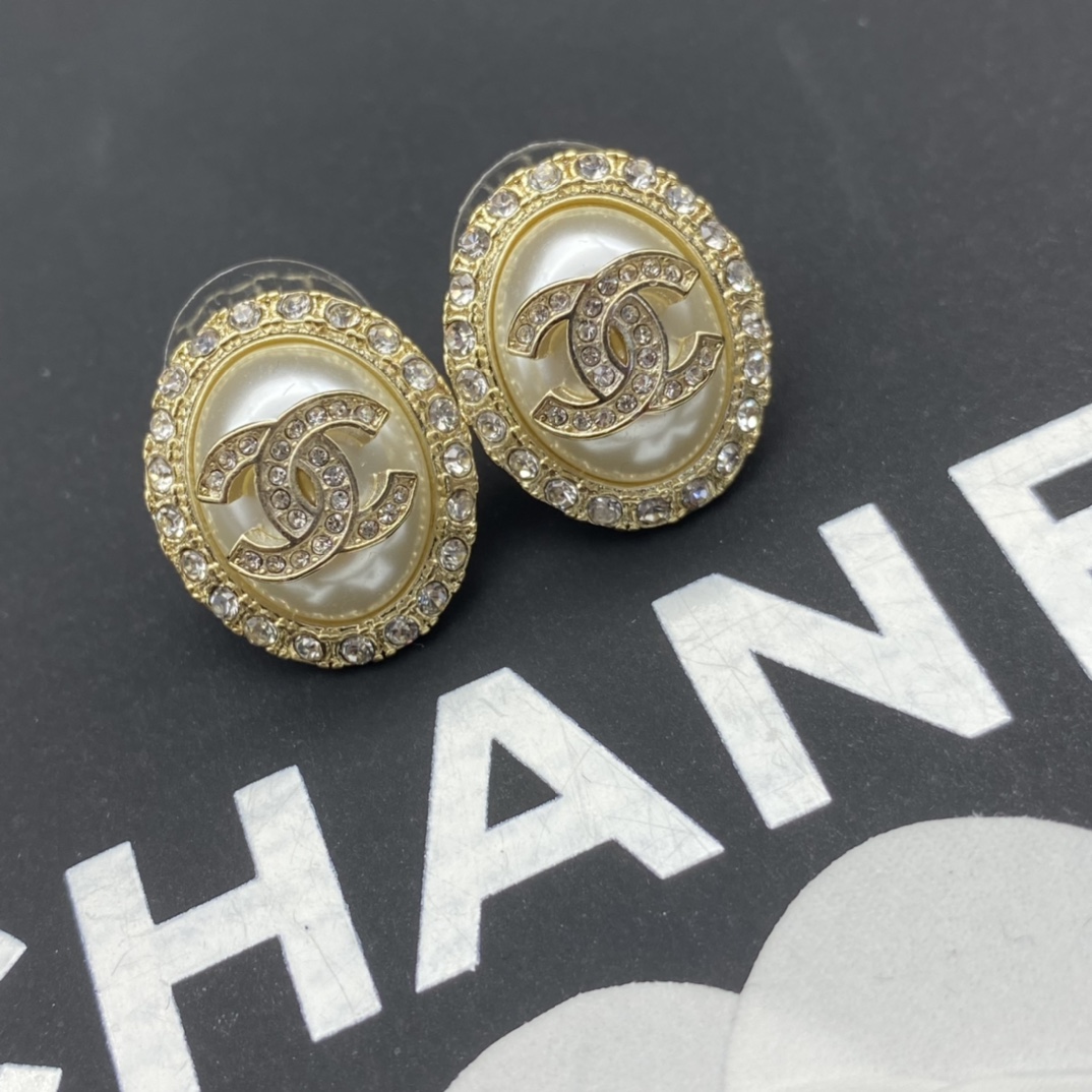 Chanel Basic Jewelry Pearl