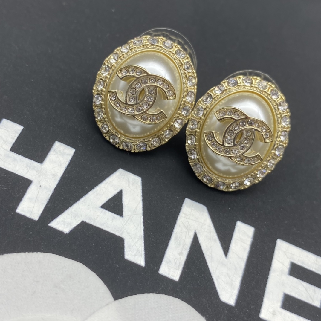 Chanel Basic Jewelry Pearl