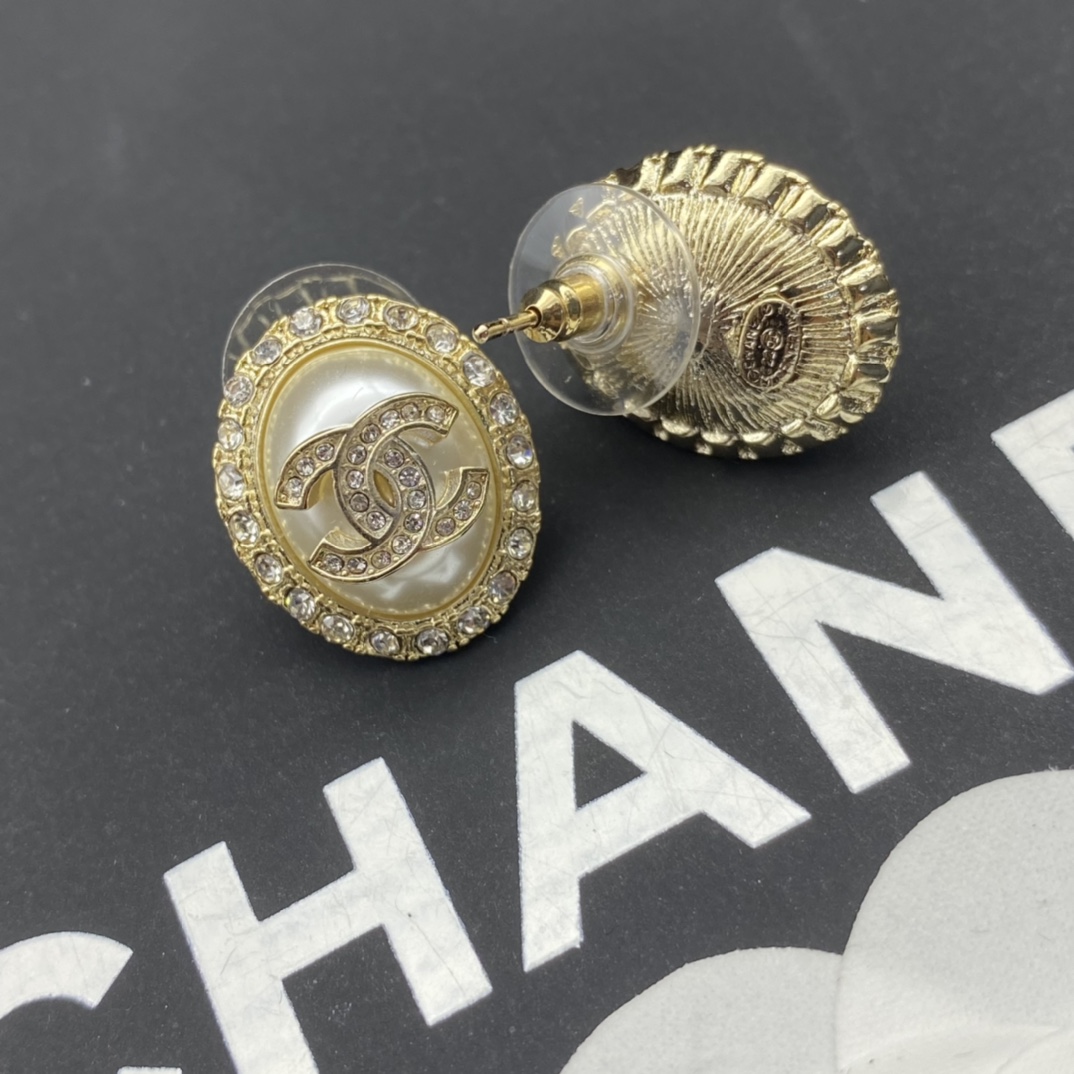 Chanel Basic Jewelry Pearl