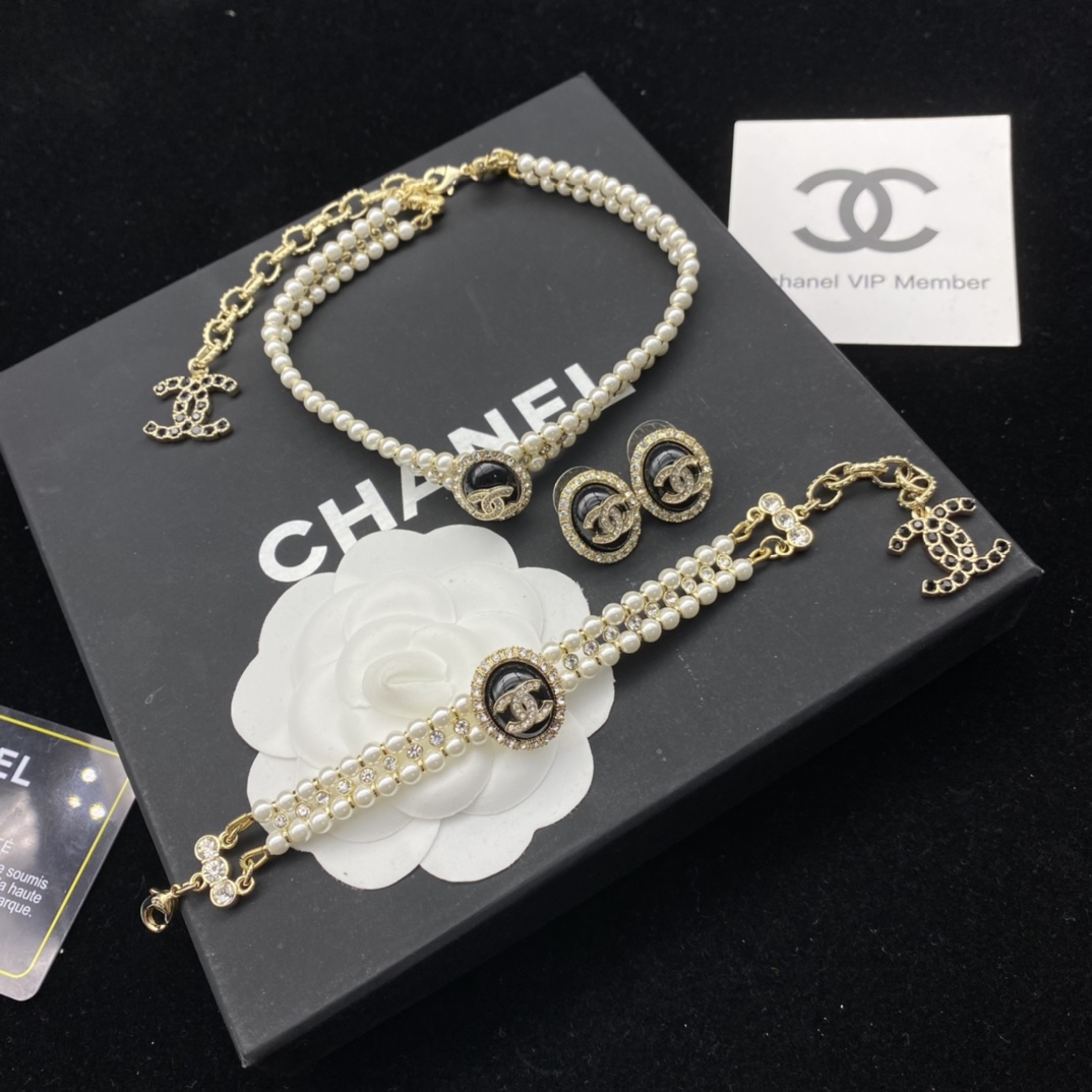 Chanel Basic Jewelry Pearl