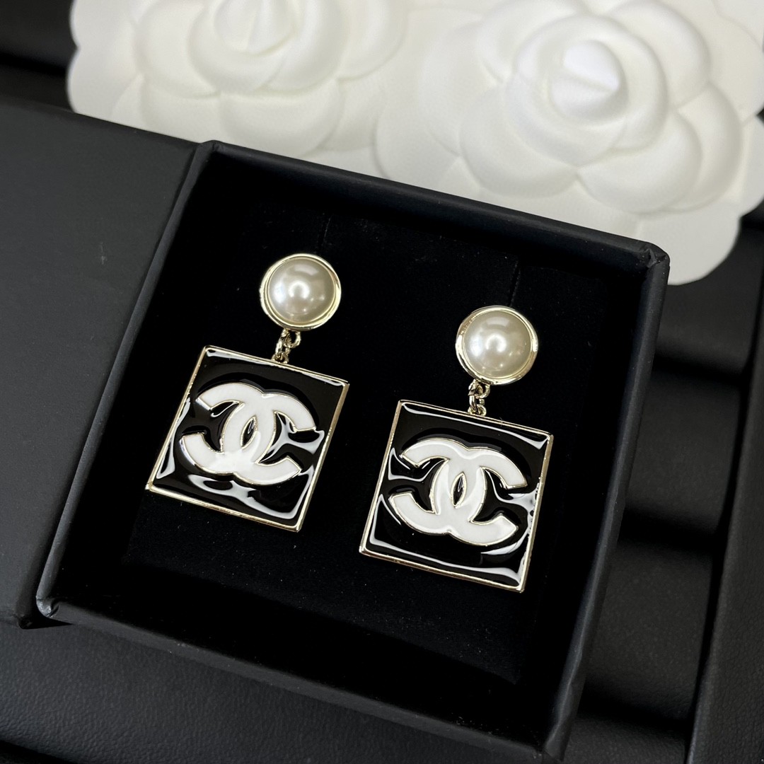 Chanel Earrings Black