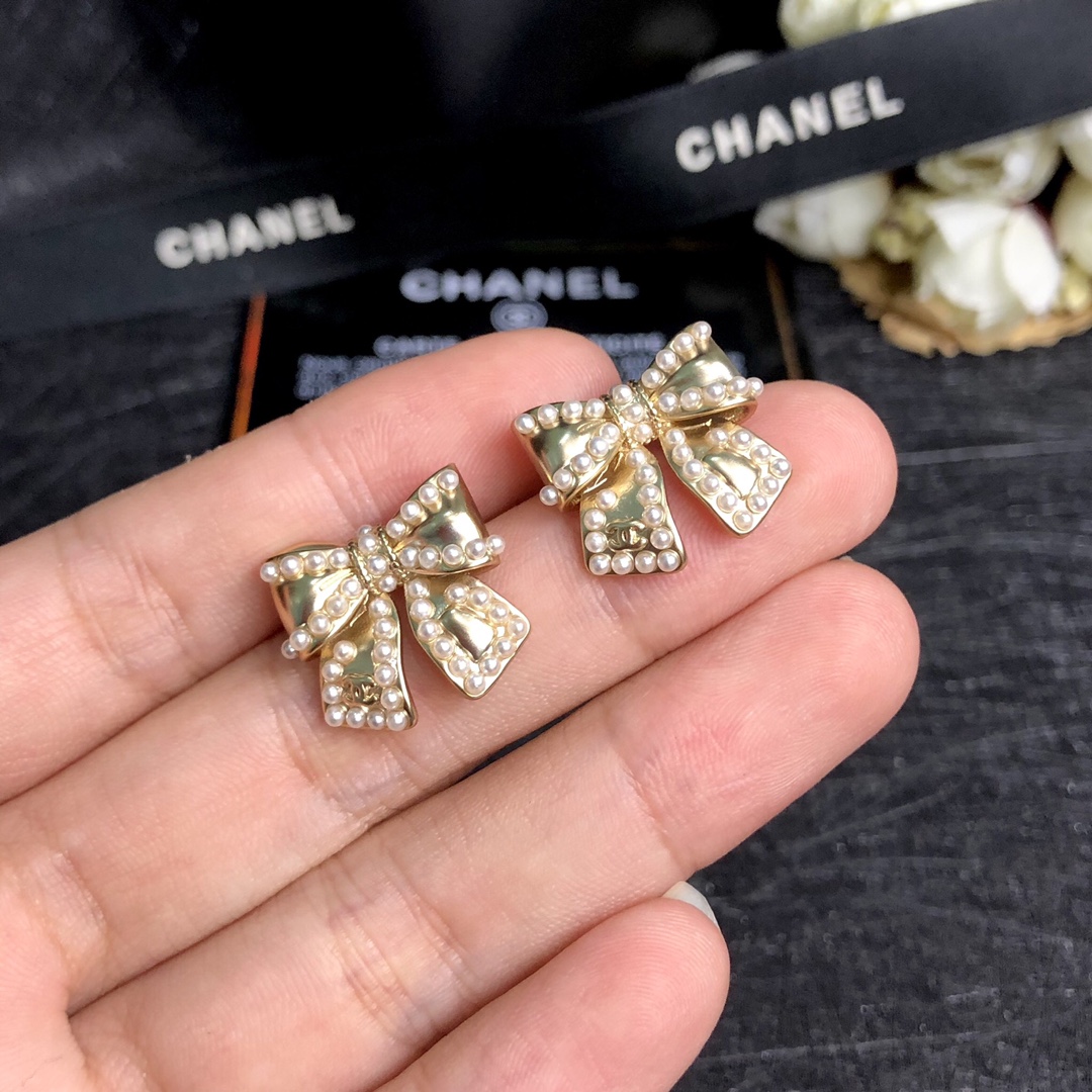 Chanel Earrings Pearl