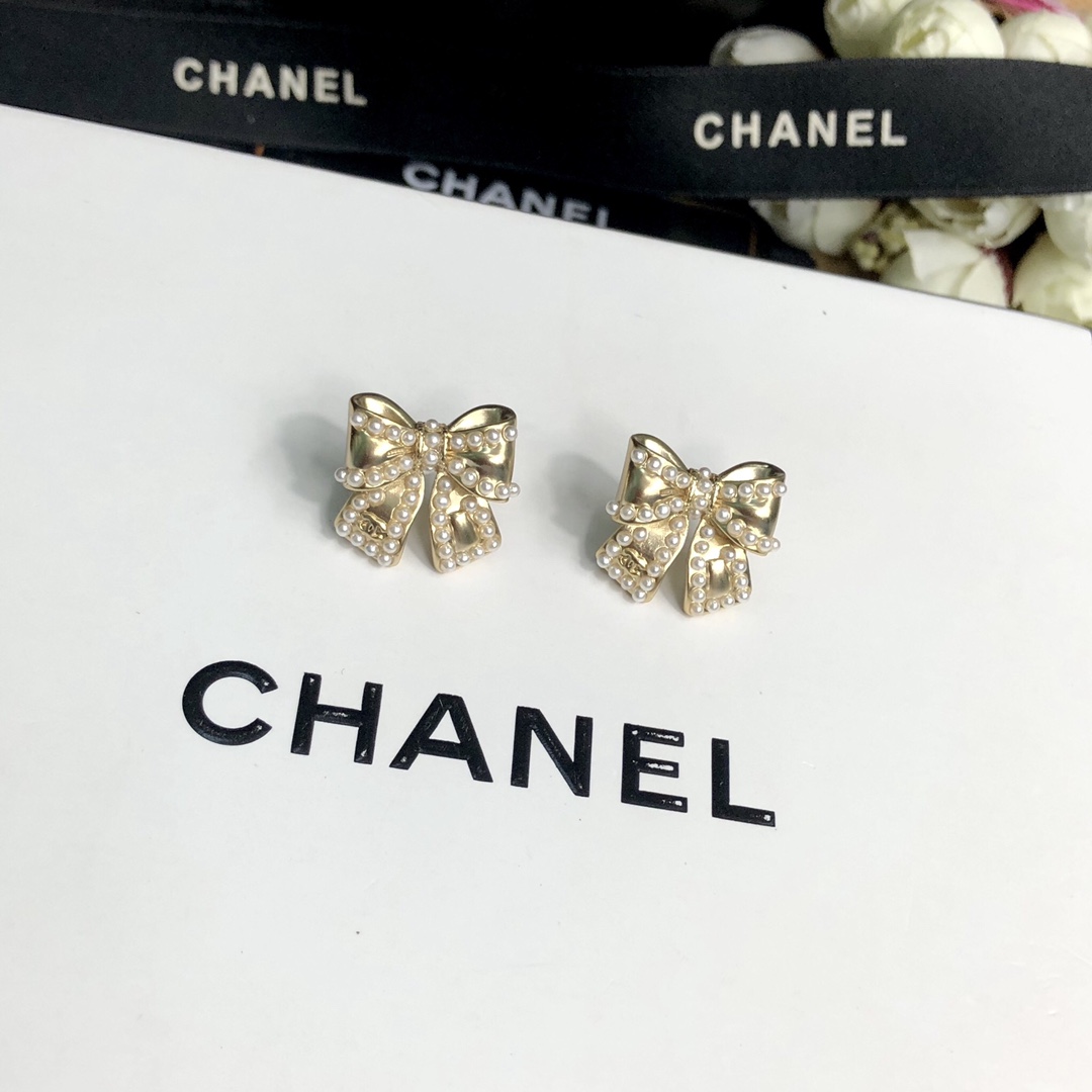 Chanel Earrings Pearl
