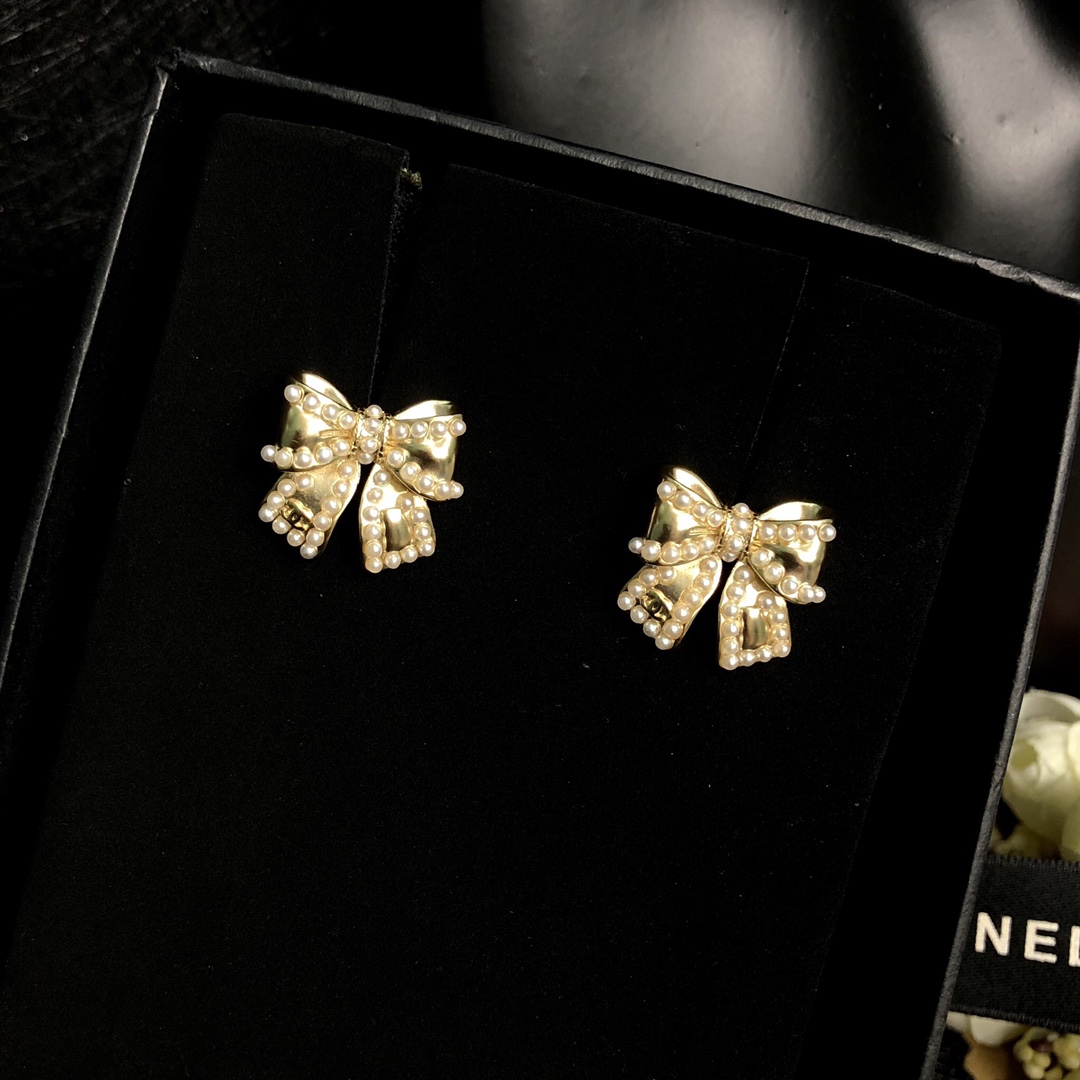 Chanel Earrings Pearl