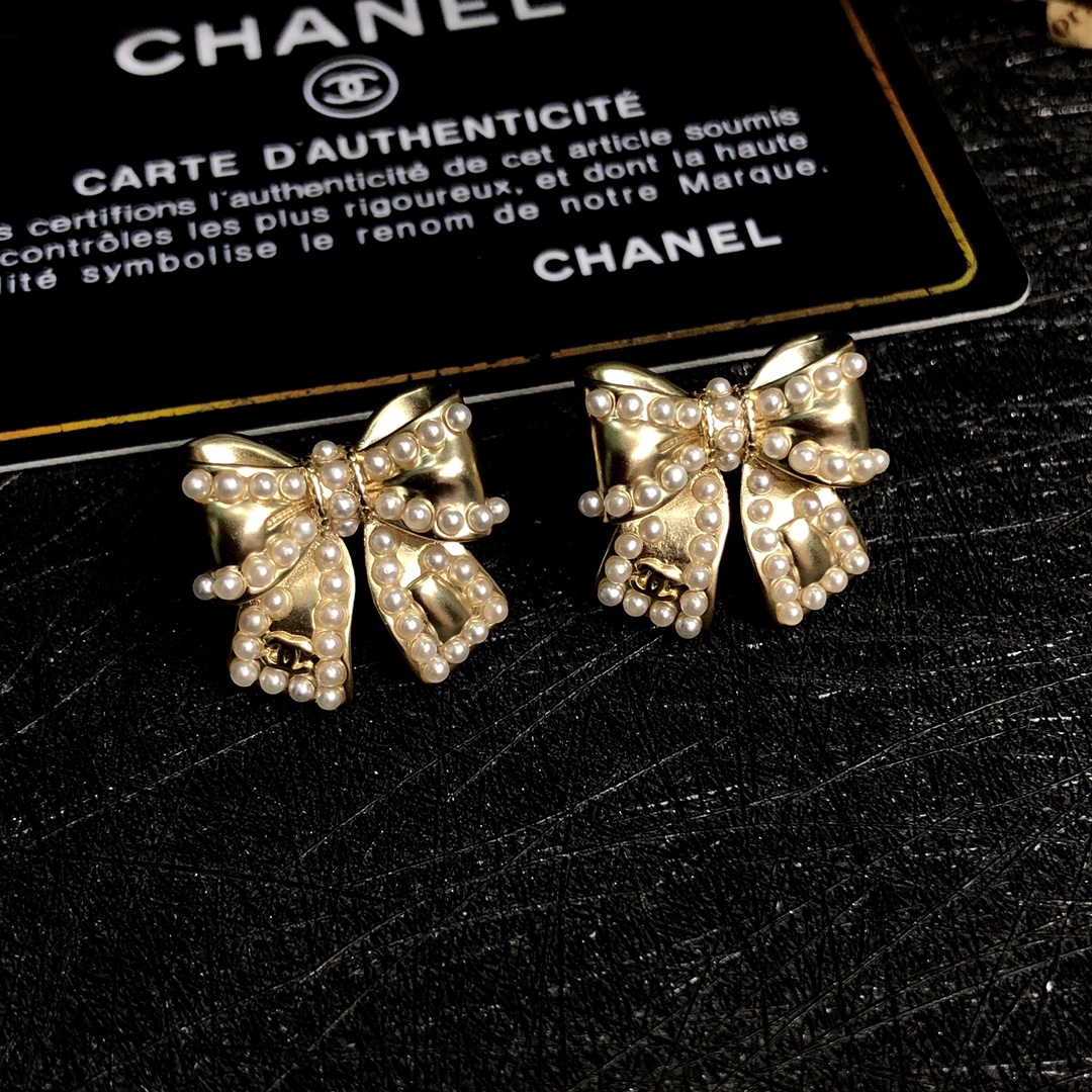 Chanel Earrings Pearl