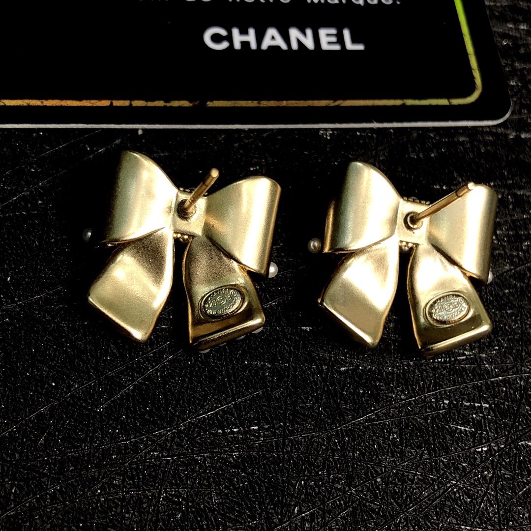Chanel Earrings Pearl