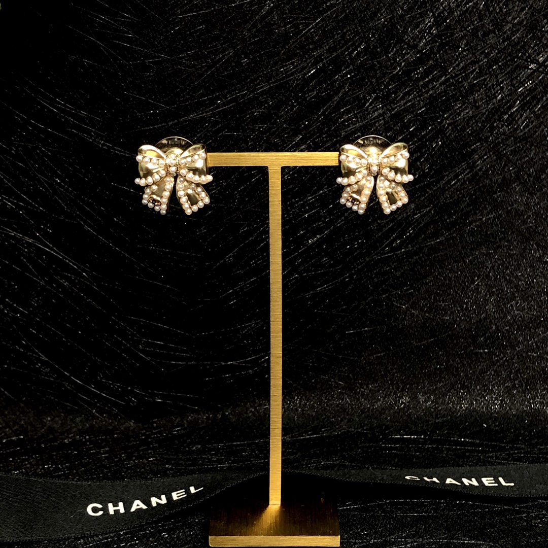 Chanel Earrings Pearl